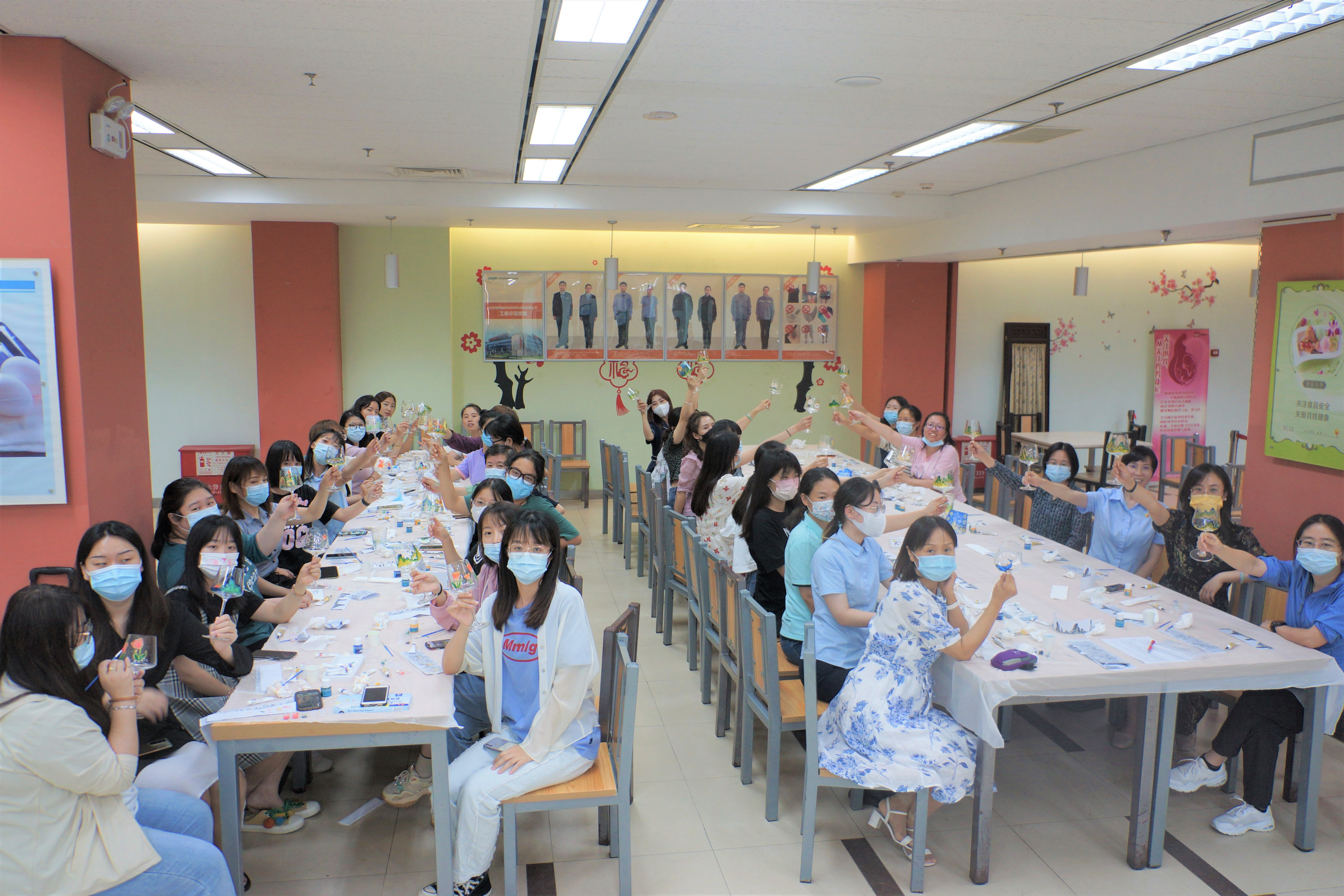 永利皇宫32444官网版女工委组织开展“彩绘玻璃” 创意手工活动